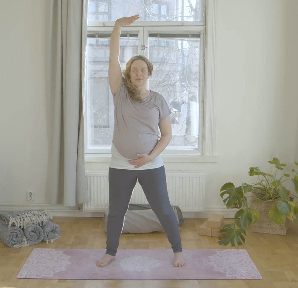 Wellbeing Mama - äitiysajan joogaohjaajan verkkokoulutus by Hyvinvointi Fabriikki